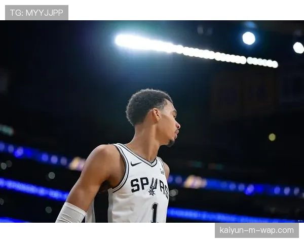 马刺第三节40-28攻击波:文班亚马封盖后快攻暴扣提振士气 马刺第三节40-28攻击波:文班亚马封盖后快攻暴扣提振士气